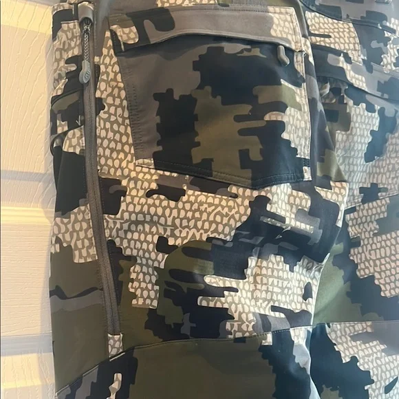 KUIU Camouflage Men's Pants - Picture 8 of 10